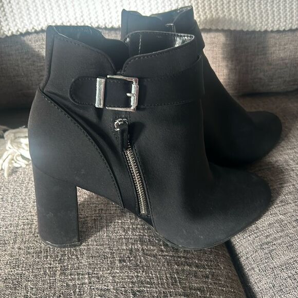Size 11 women’s bootie - Picture 2 of 3